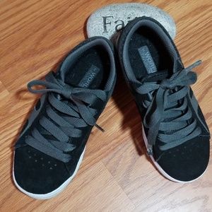 World industries / skate boarding shoes‎ size 2